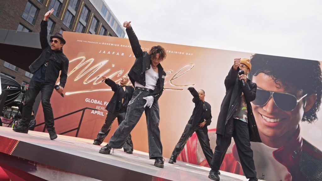 ANSONBEAN 早前受邀到德國，參與電影《米高積遜》的全球首映禮並上台跳舞。