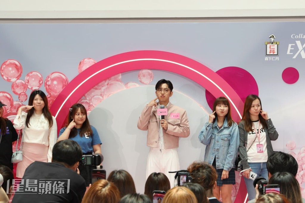 Edan在台上做出各種趣怪表情。