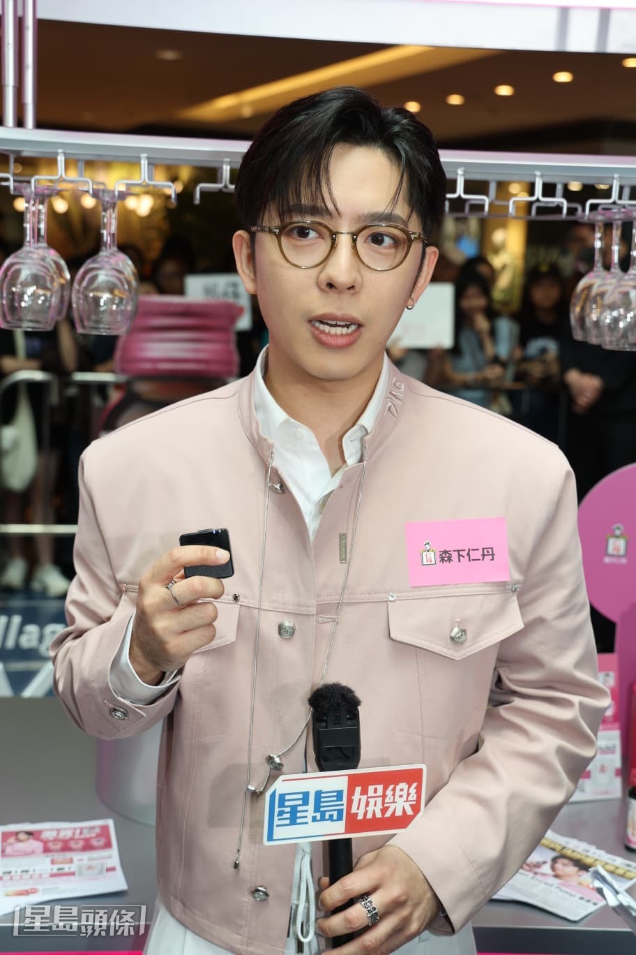 Edan分享自己比姜濤早考車牌，兩人會交流新手駕駛的困難。