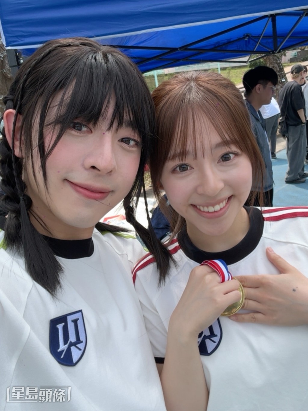 被問到會否與妹妹及Tiger兄妹檔合作，Edan笑言可以考慮。