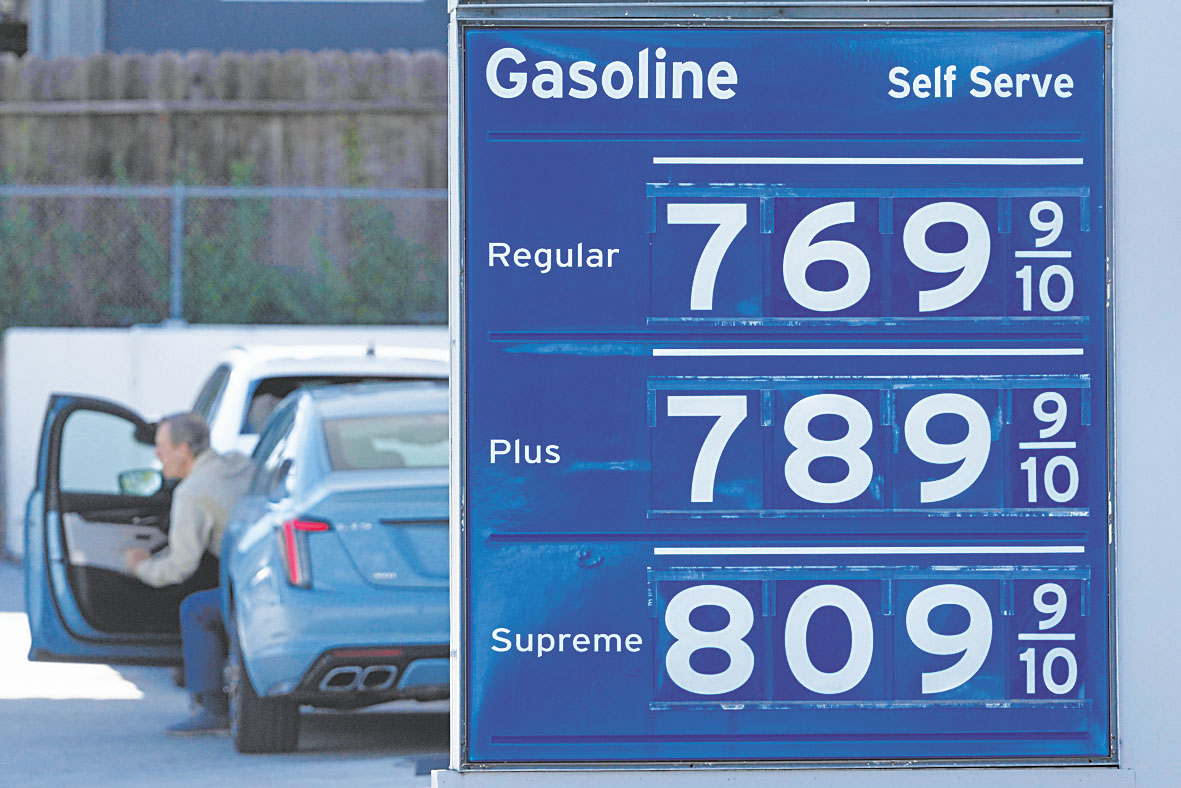 灣區門羅公園市（Menlo Park）周三某加油站的價牌。美聯社