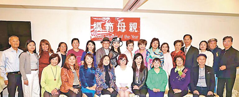 慧妍總會姊妹們與2026年度傑出女性、模範母親、歷任模範母親及嘉賓合影。