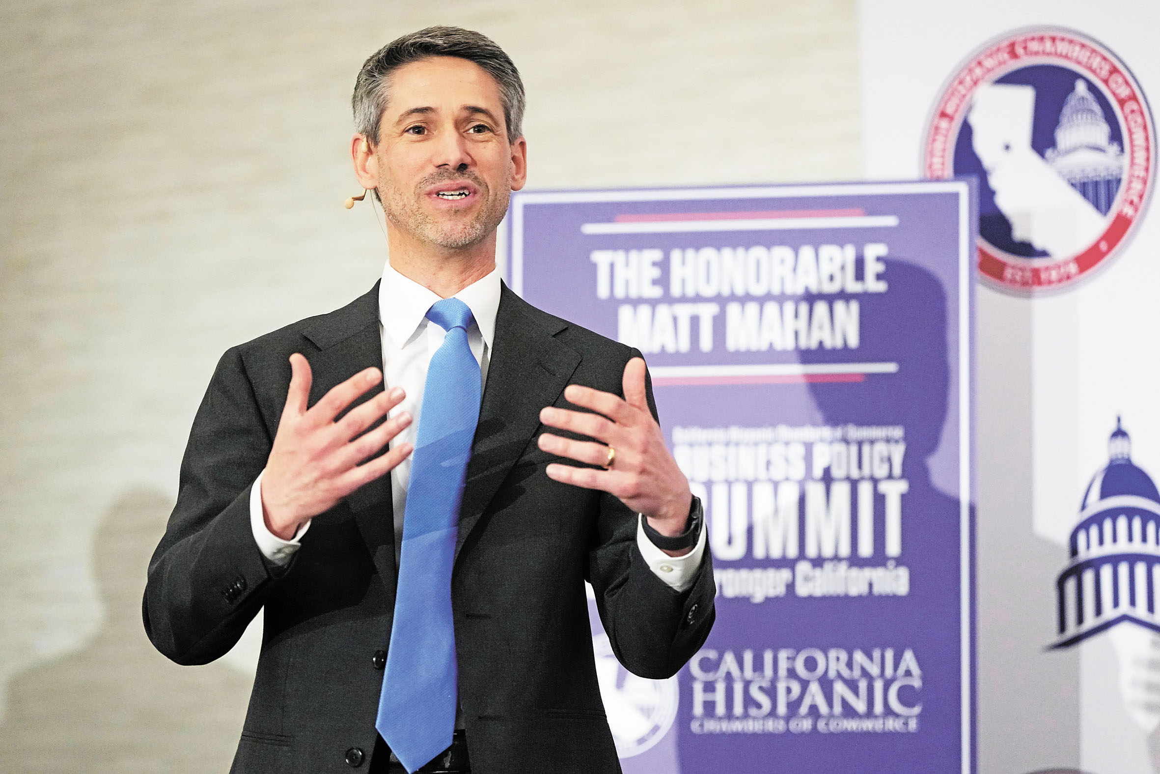 馬漢公布內部參考民調，顯示他選情樂觀，但有學者潑冷水。圖為他14日在州長候選人論壇上發言。美聯社