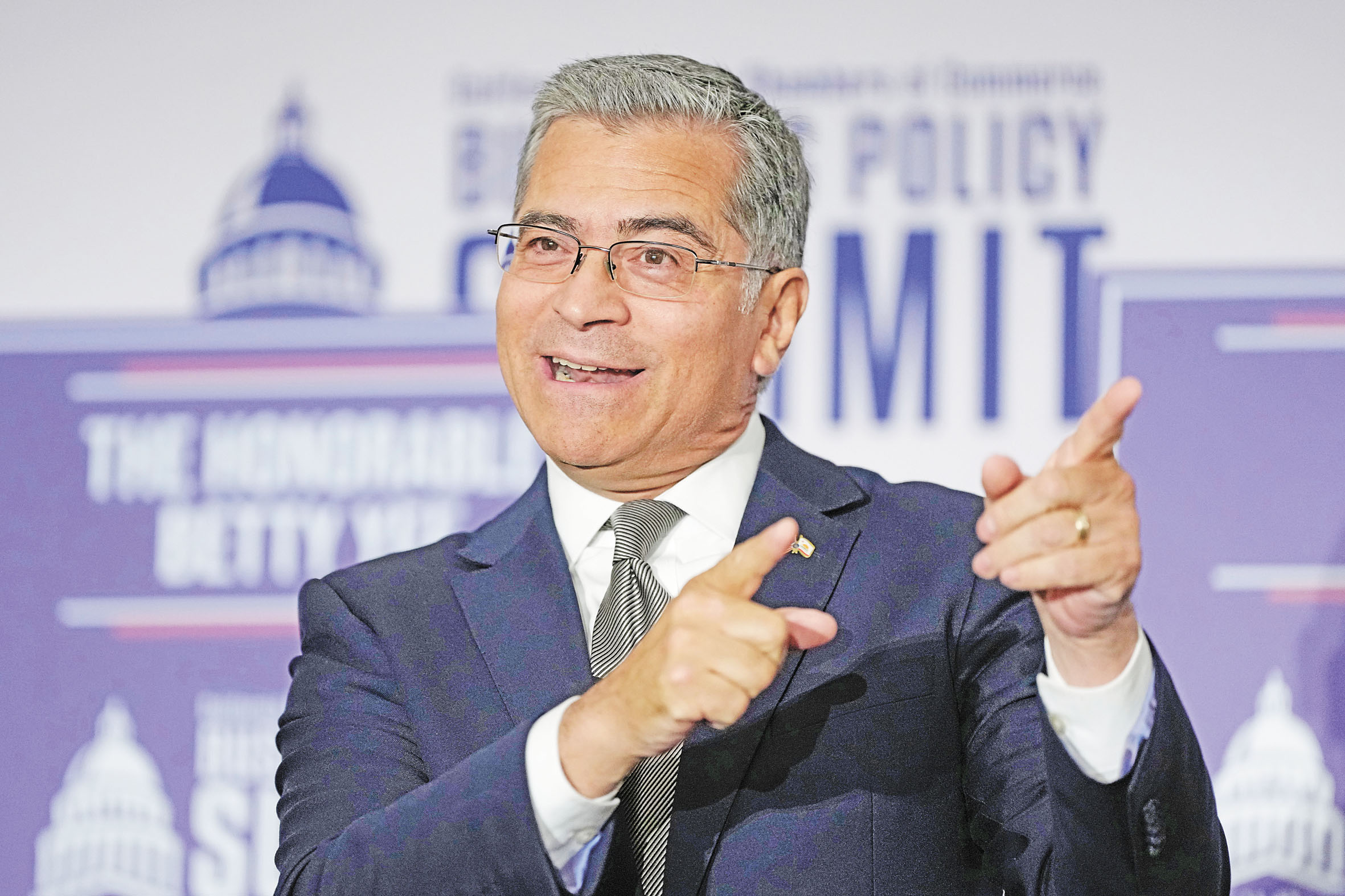 前聯邦衛生部長、前州檢察長貝塞拉（Xavier Becerra）支持度顯著上升。圖為他14日在沙加緬度州長候選人論壇上發言。美聯社