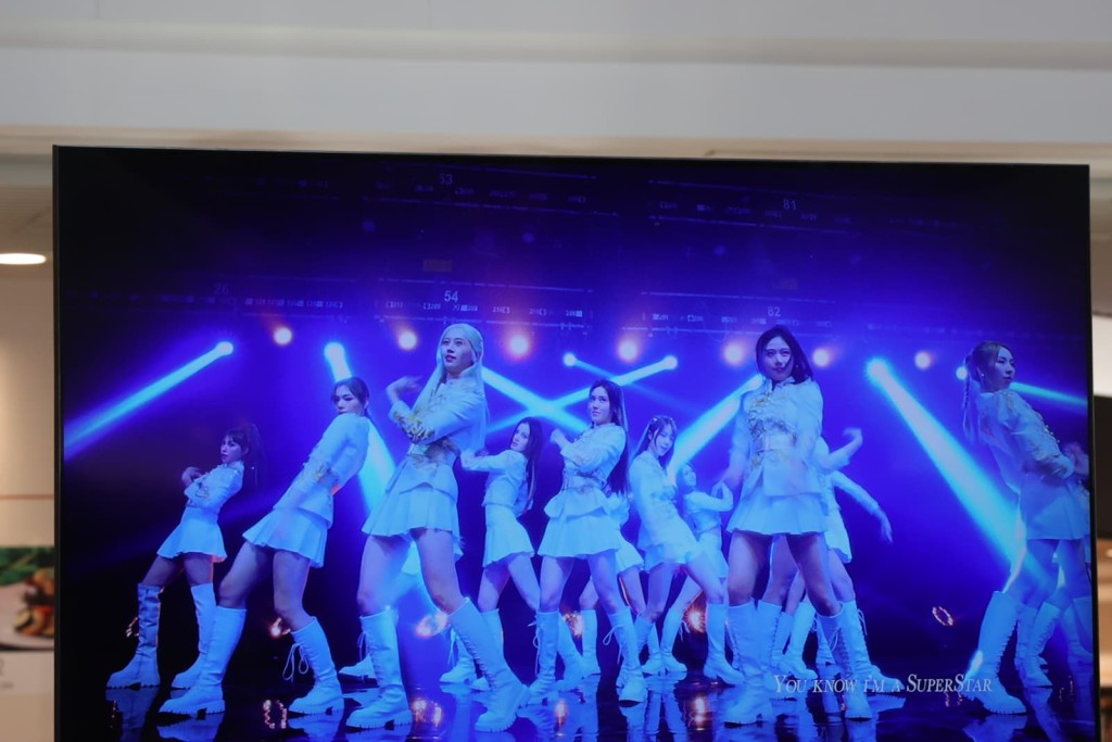 《Lucky Star》MV畫面中，眾練習生展現型格一面。