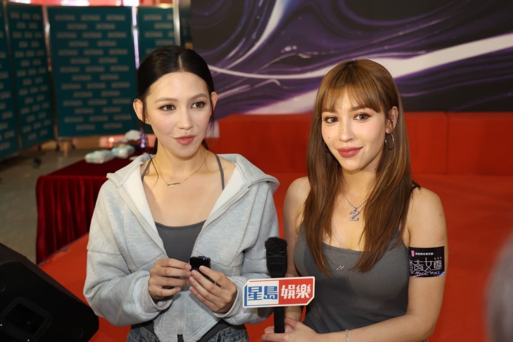 （左起）喬美莎與穎喬一同接受訪問。