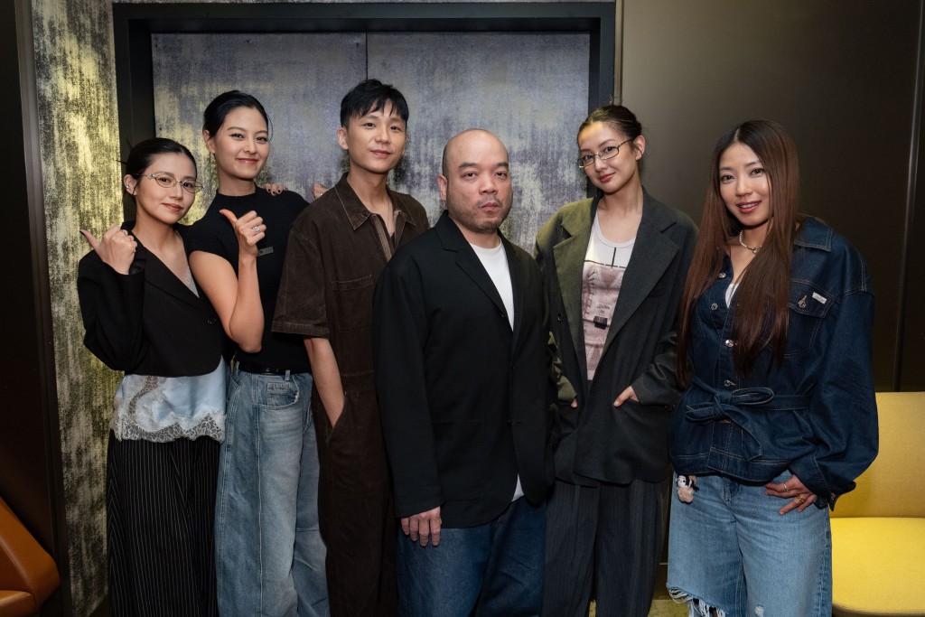 眾人慶祝《夜王》上映兩個月，入場人次突破150萬。