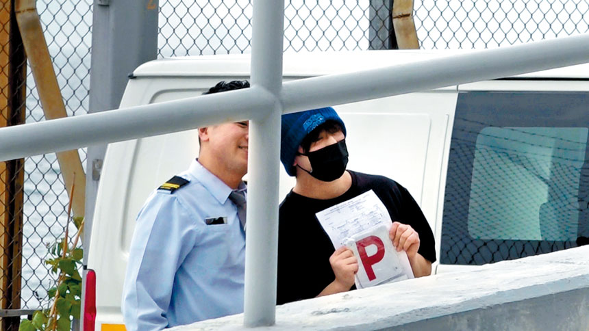 ■姜濤澄清有掛P牌，但可能揸車時不小心震跌。