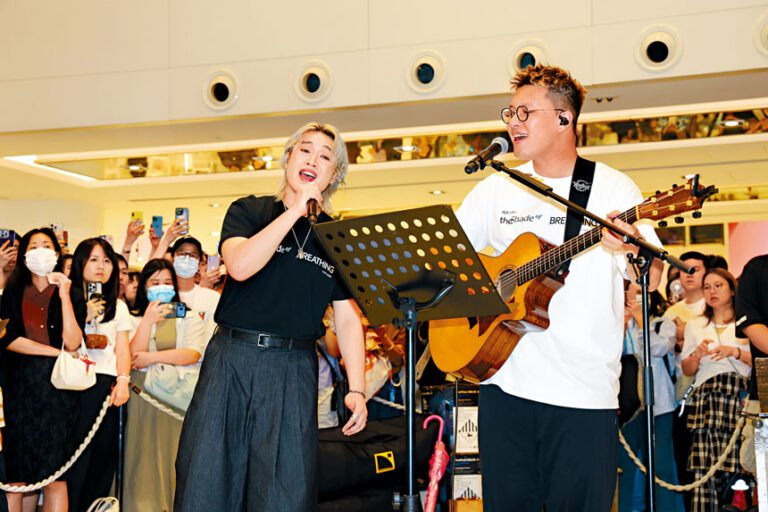 ■Jer找來吳林峰為他busking伴奏。