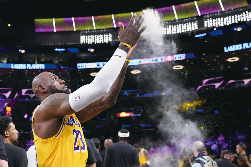 杜蘭特傷缺，詹姆斯未能在場上一較高低。美聯社