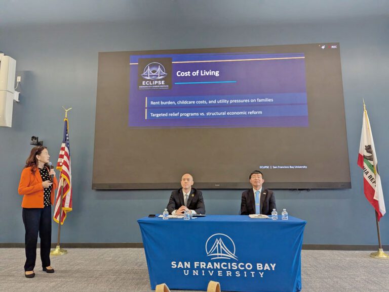 加州議會第24選區候選人論壇，右起為候選人邵陽、夏瑋駿，左為主持高敘加。夏瑋駿競選團隊提供