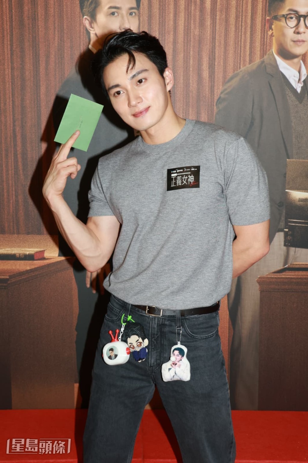 周嘉洛持續鍛鍊，身形保持得相當健碩。