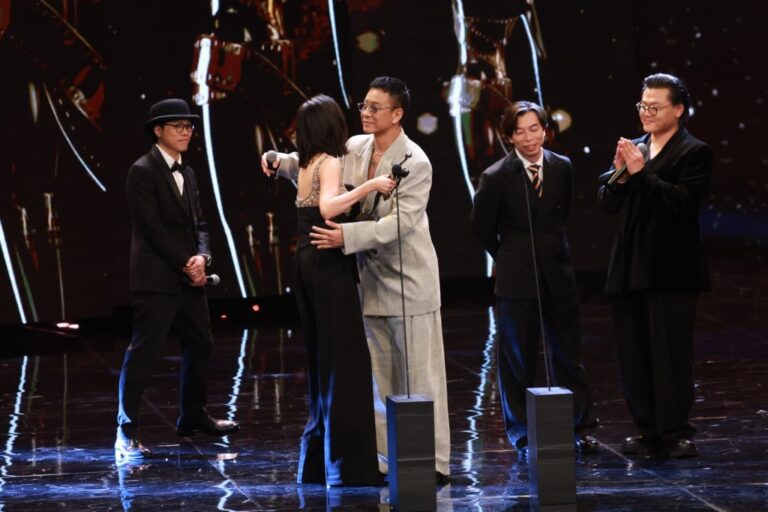 衛詩雅奪金像獎女配角 台上淡定感激老公無限量支持