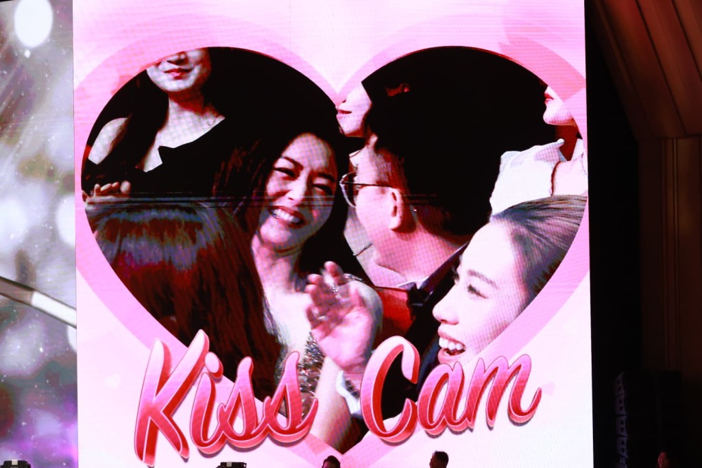 衛詩雅笑言丈夫很投入Kiss Cam環節，主動追著她來親吻。