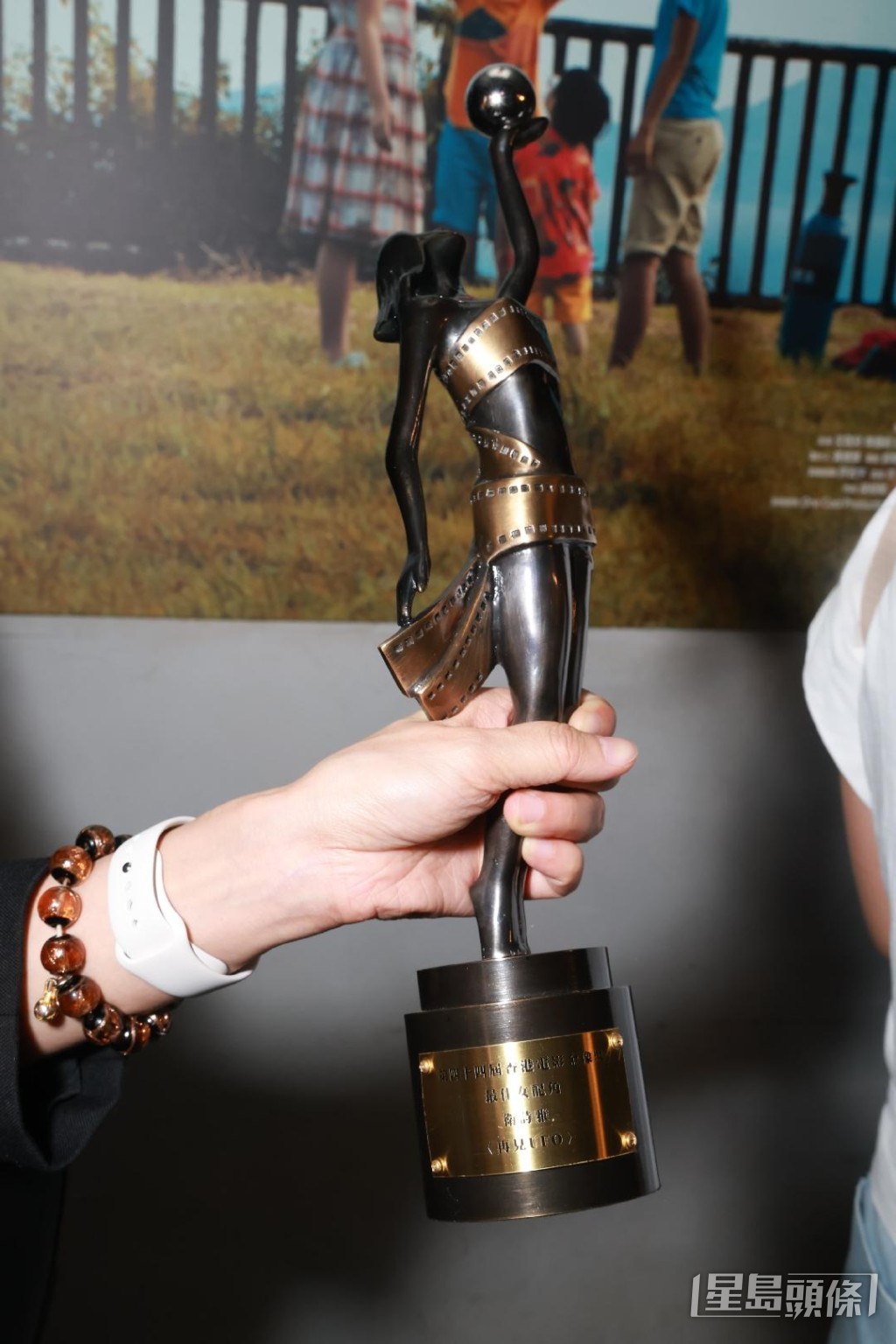 今年金像獎獎座設有即場刻名服務。