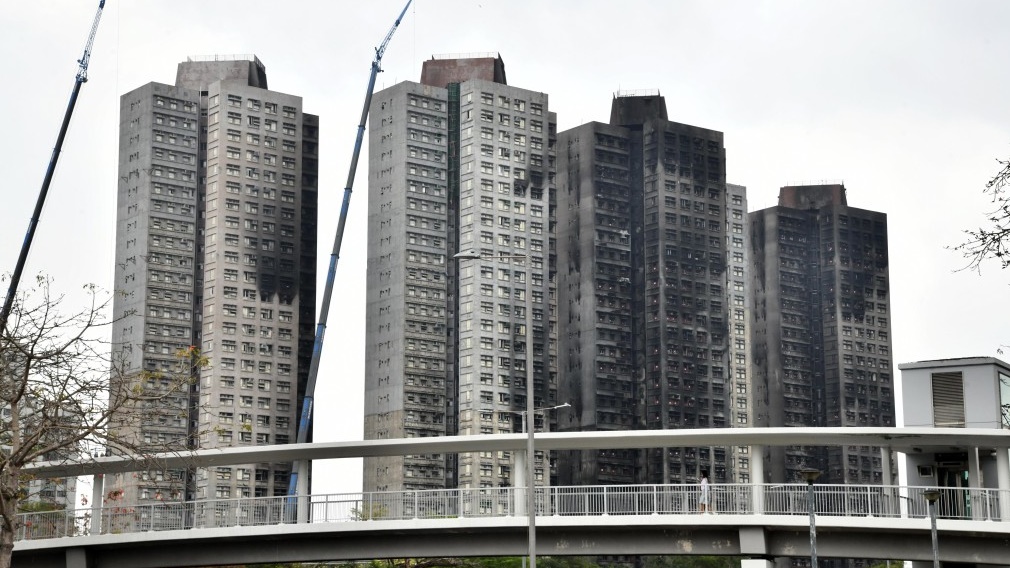 宏福苑居民分批返家執拾 多位司局長視察上樓安排