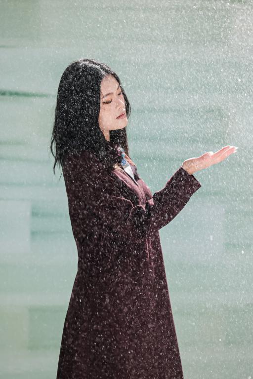 在從未冬季的城市裡，感受一場《第一場雪》，既神奇亦浪漫。