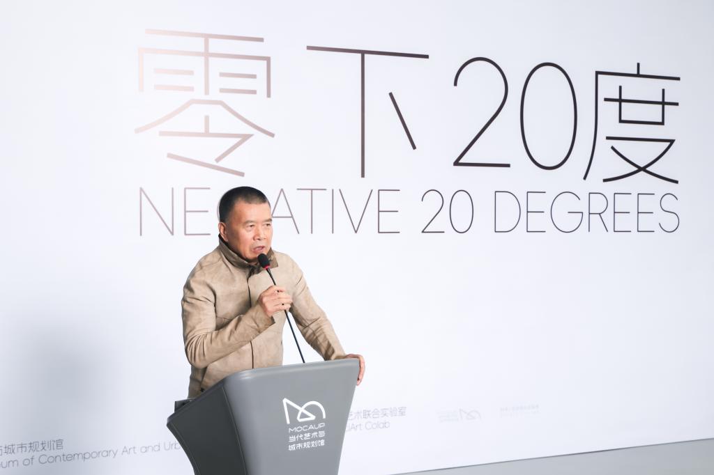 沈少民期望觀眾能體會到那份「被凍得僵硬而浪漫的詩歌」。