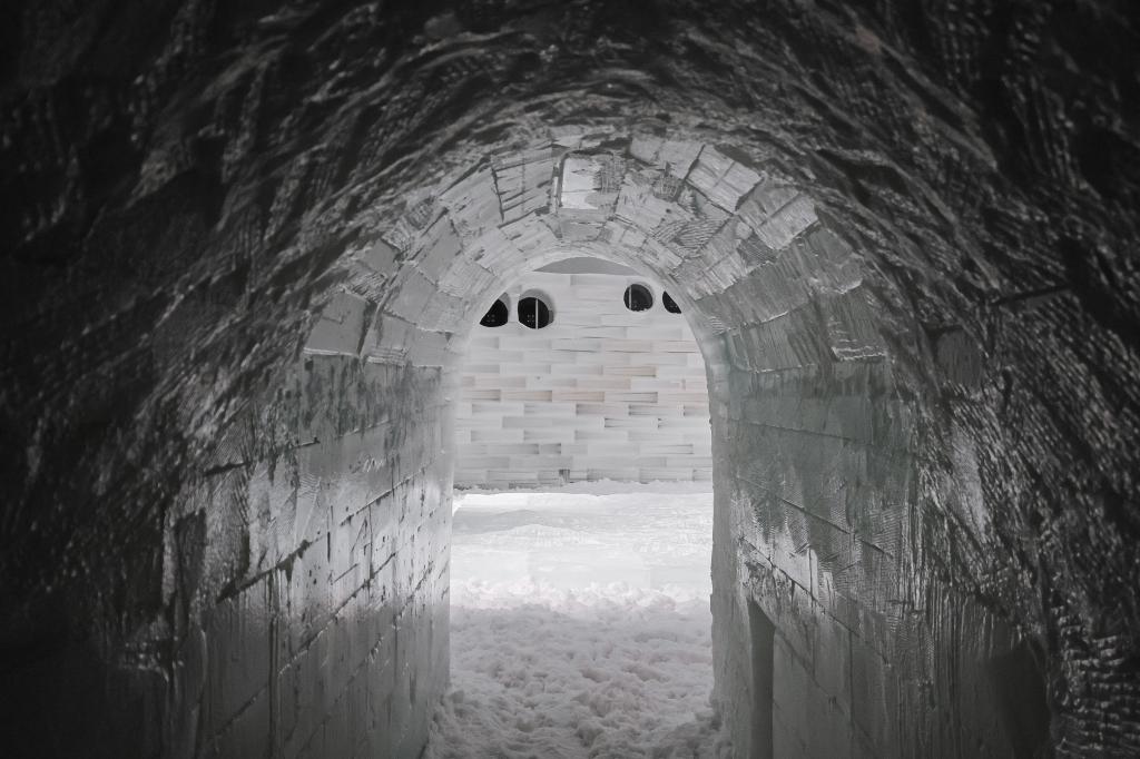 此情此景，恍如置身於真正的冰屋之內。