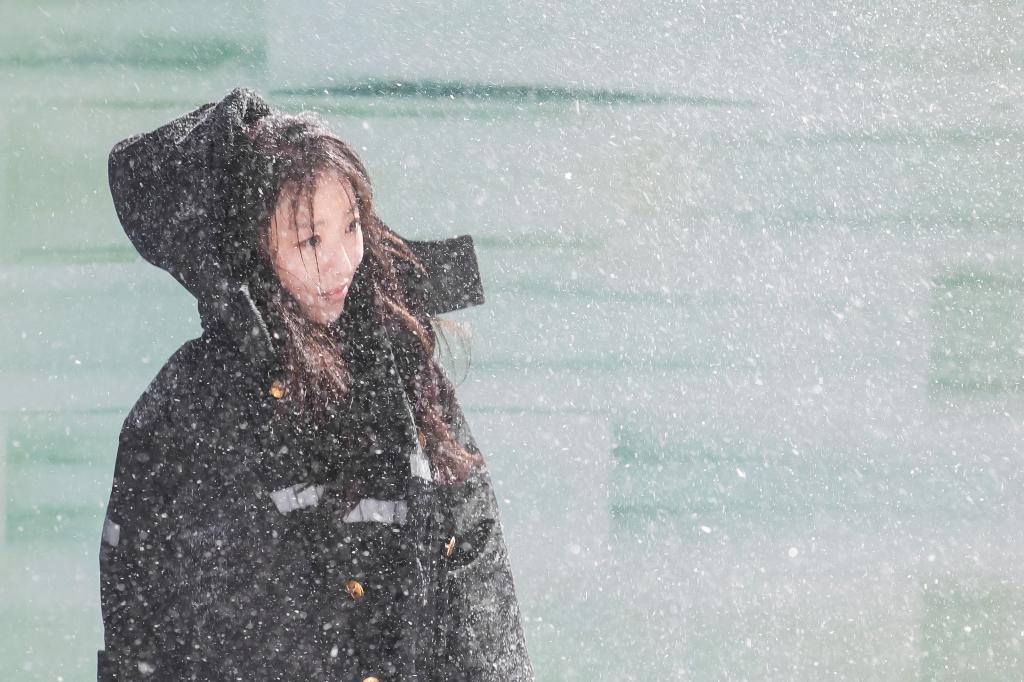 觀眾能從腳邊、身邊以至空氣中，感受到真實而冷冽的冰雪觸感。