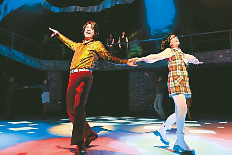 凱爾（左）、黃嘉千演出舞台劇感動許多觀眾。網上圖片