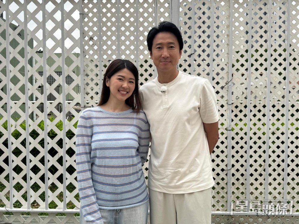 洪天明與劉沛蘅為HOYTV節目《嫲嫲飯飯》進行拍攝。