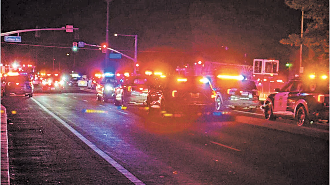 大批警車在非法聚會和傳出槍聲的現場駐守。沙加緬度縣警局