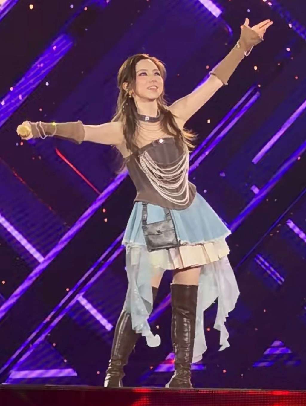 直播閒談間，G.E.M. 意外揭露自己患有地中海貧血。