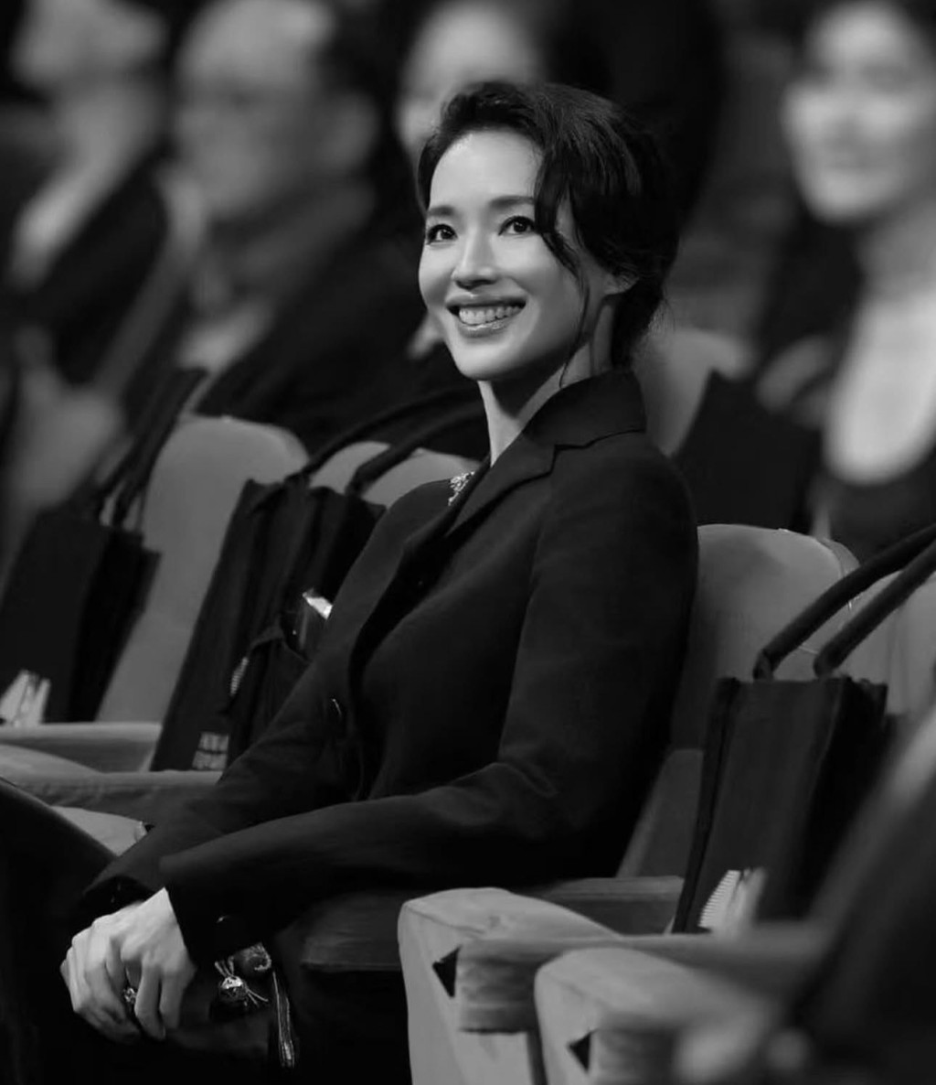 照片捕捉了現場充滿感覺的瞬間。