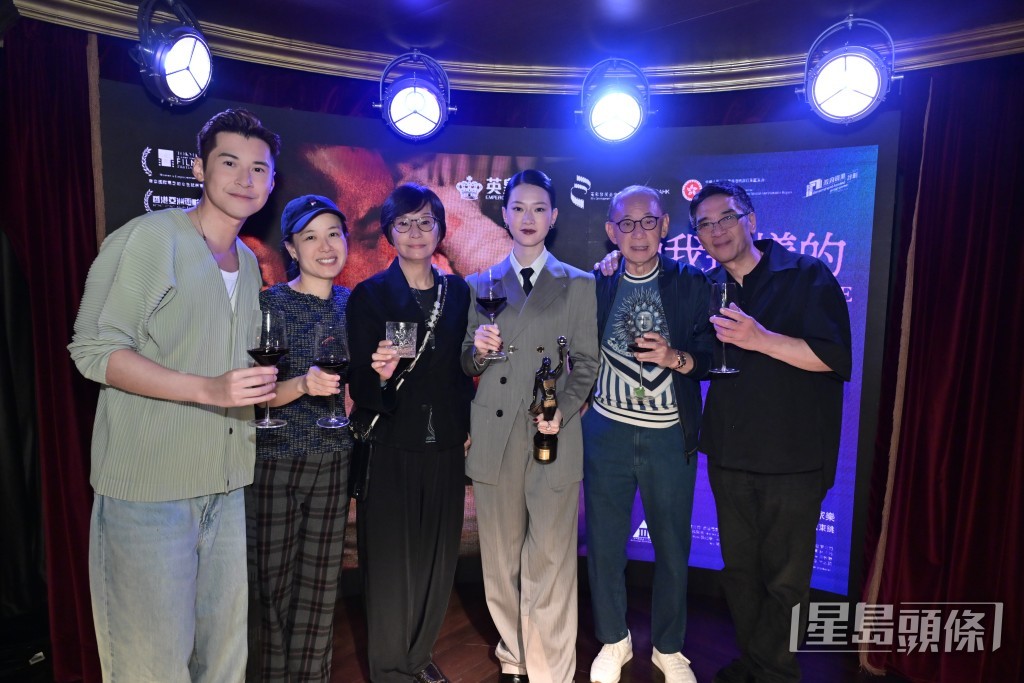 《像我這樣的愛情》的優秀團隊成員聚首一堂。