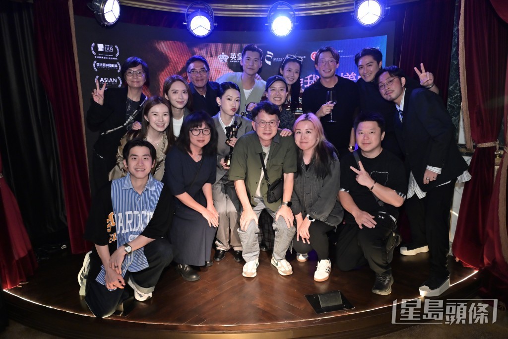 慶功宴現場氣氛熱烈。