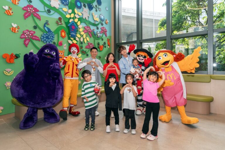 劉德華聯手姜濤探訪麥當勞叔叔之家 以實際行動延續關懷使命