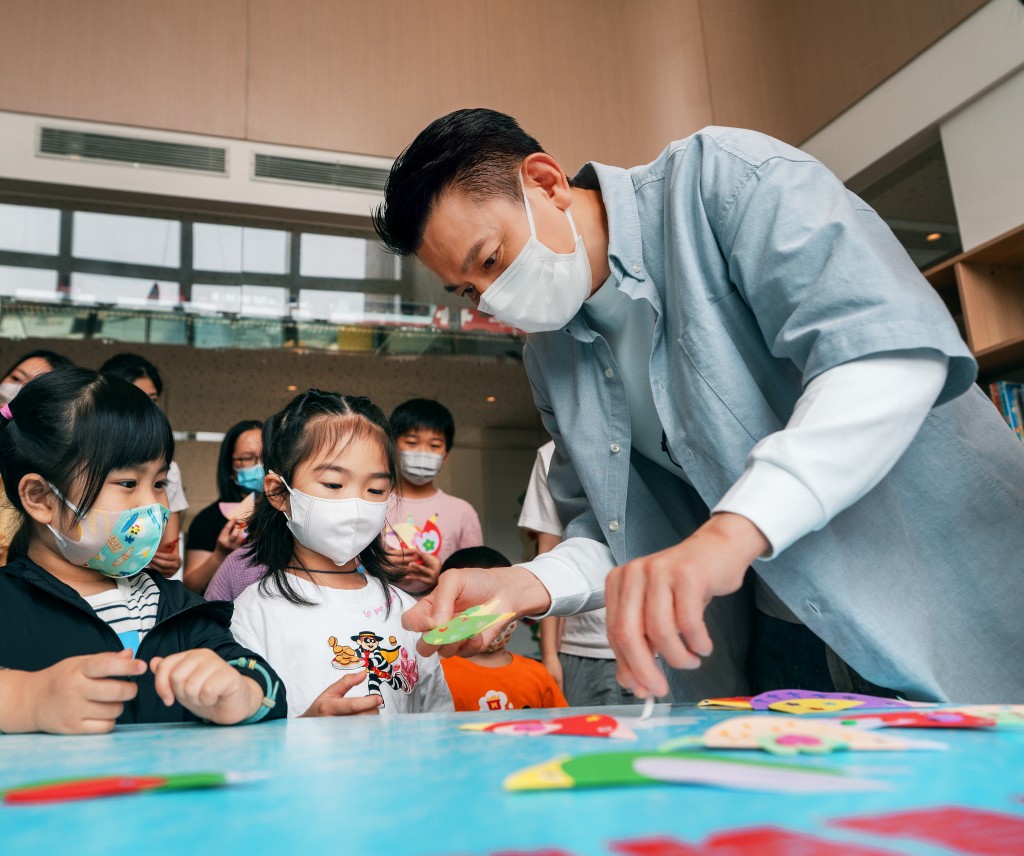 探訪過程充滿溫馨熱鬧的氣氛。