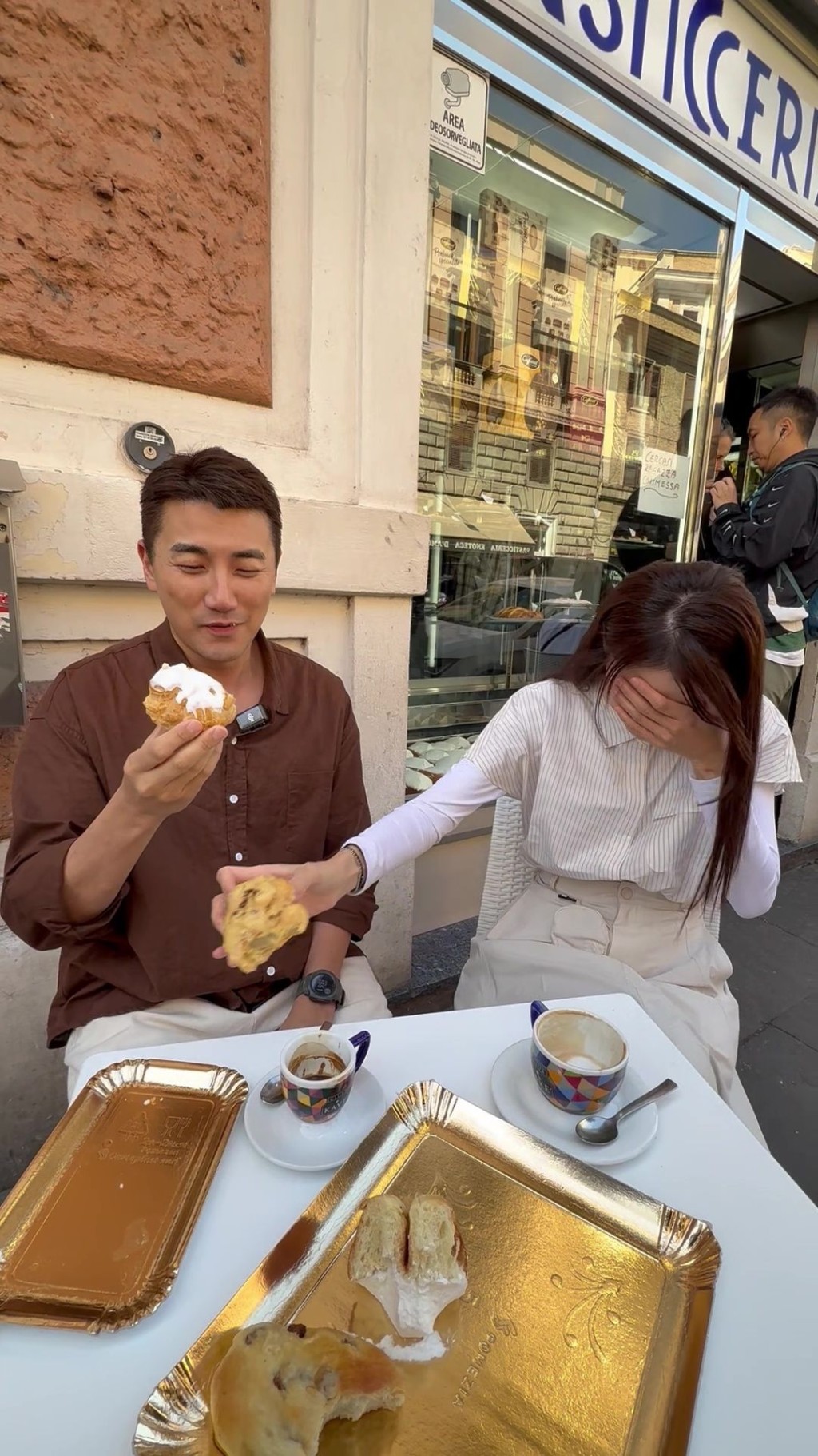 場面相當搞笑。