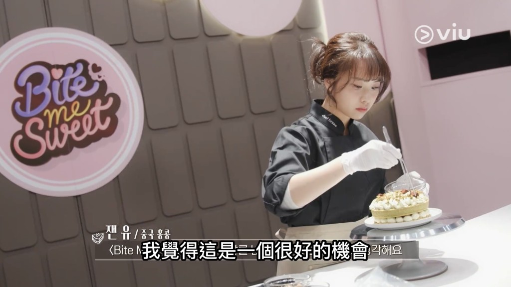 Jan畢業後創立三個甜點品牌，每月銷售約800件。