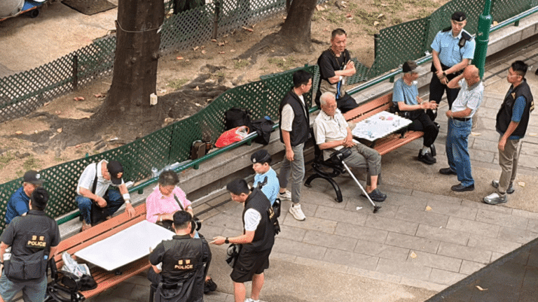 新界南警方打擊街頭聚賭 拘捕12名男女最年長91歲