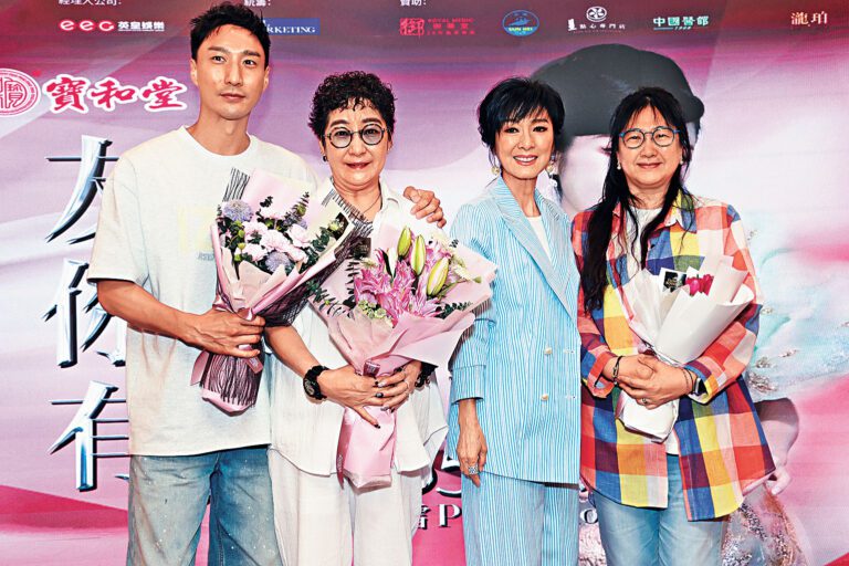 ■米雪為入行55周年紀念騷開記者會，獲姨甥徐偉棟、妹妹雪梨和蘋果撐場。