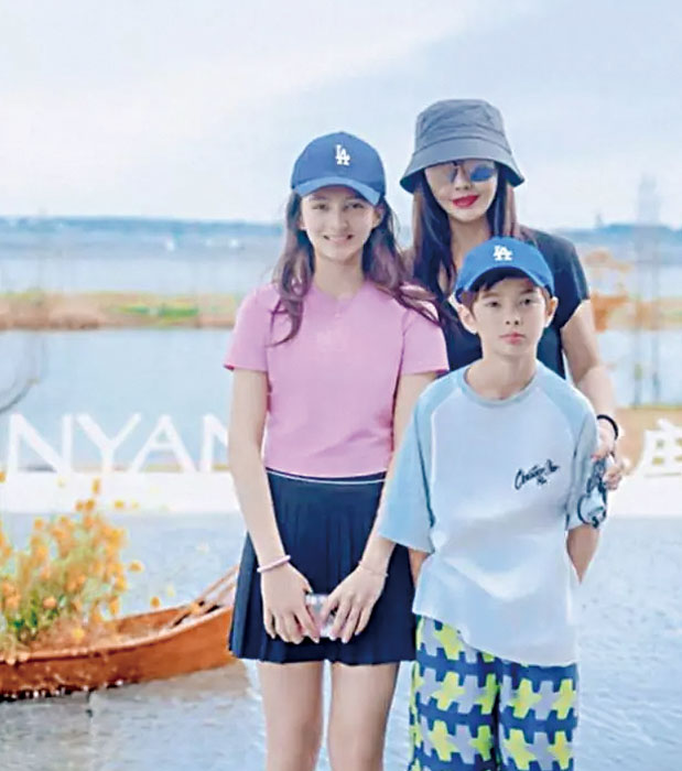 馬雅舒分享和子女合照。網上圖片