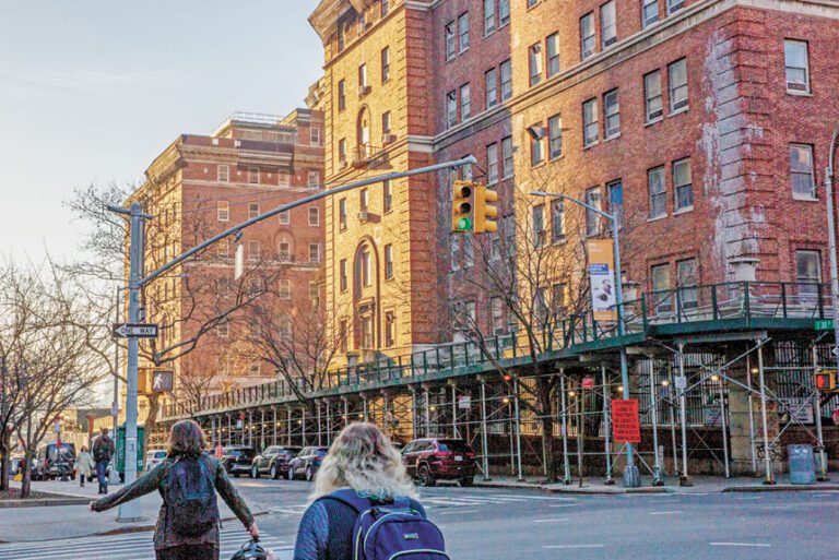 曼哈頓30街收容所已有數十年歷史，原定於下周搬遷至東村。 Sara Hylton /紐約時報