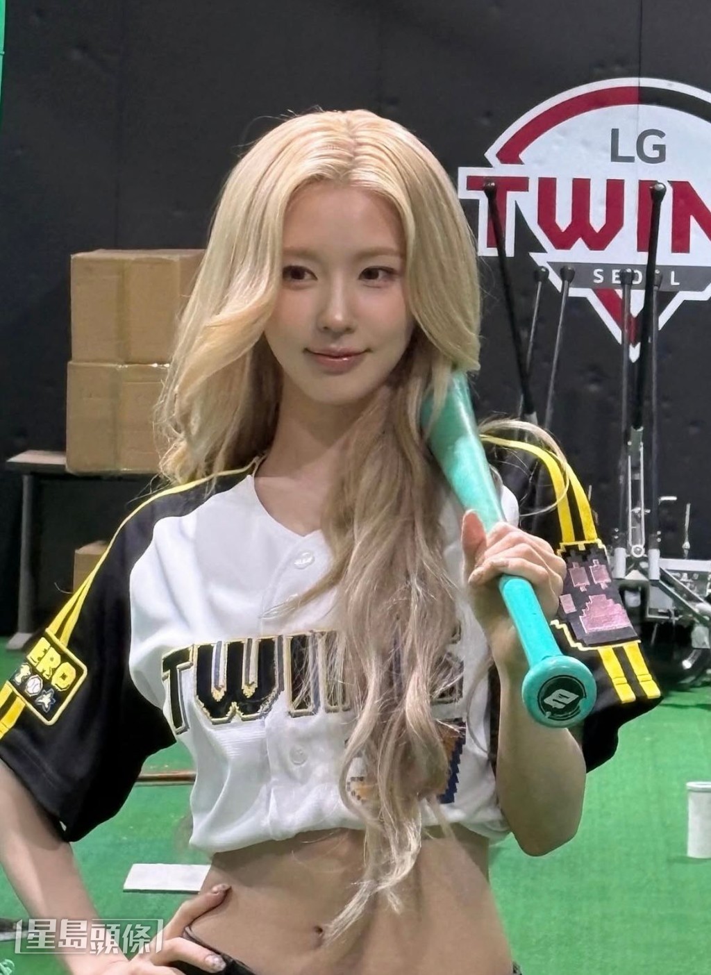 同場嘉賓還包括韓國人氣女團(G)I-DLE的主唱Miyeon（曹薇娟）。