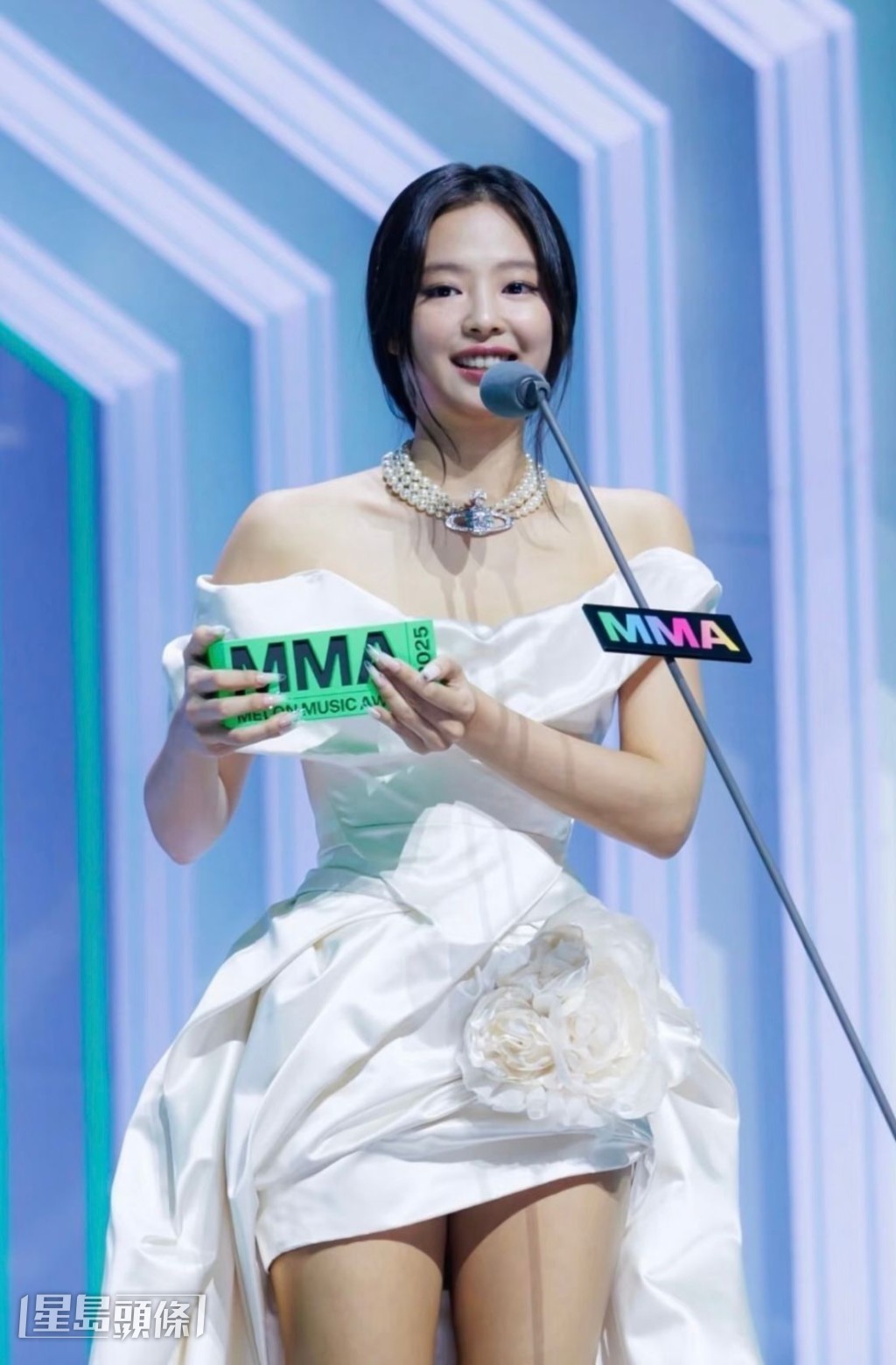 BLACKPINK成員Jennie同樣是該品牌的忠實愛好者。