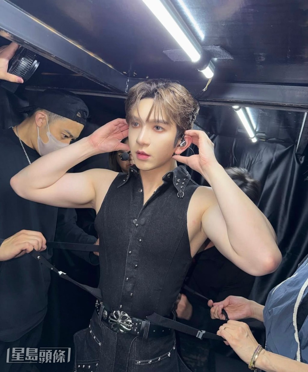 粉絲笑言Anson Lo與偶像Jennie身處「同一個品牌宇宙」，隔空追星成功。