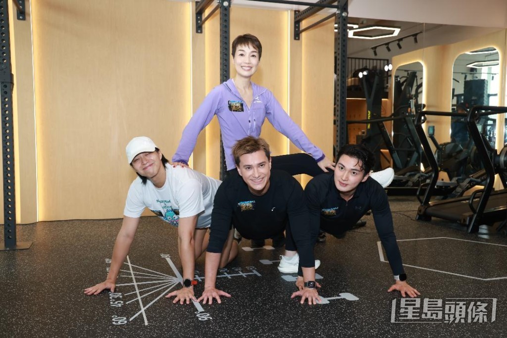 江美儀躺於周嘉洛、朱敏瀚及吳業坤的背上。