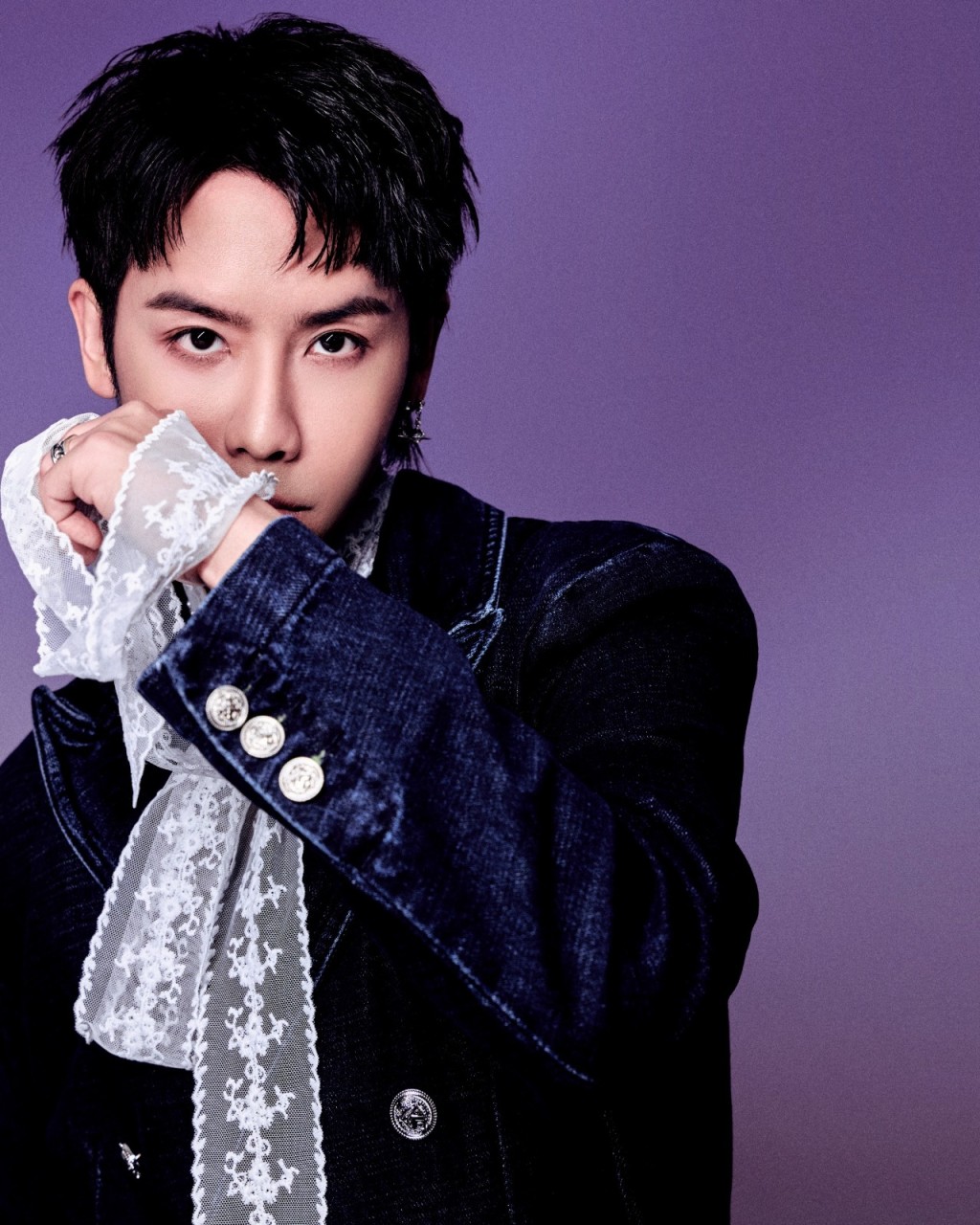 首發單曲《原諒我離開》以「愛」作為核心命題。