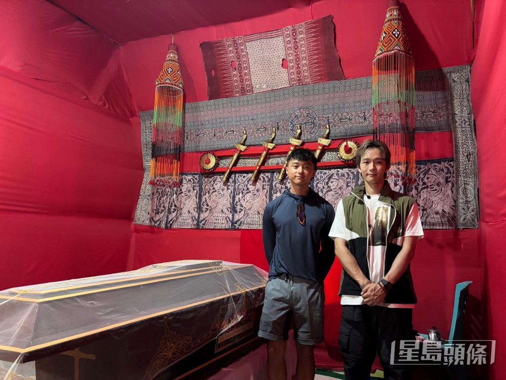 他們親眼見到印尼托拉查族將逝者安置在家中的傳統。