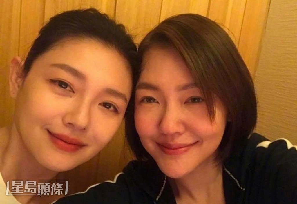 談及大S離世後的內心感受，小S坦言很多記憶都是空白的。