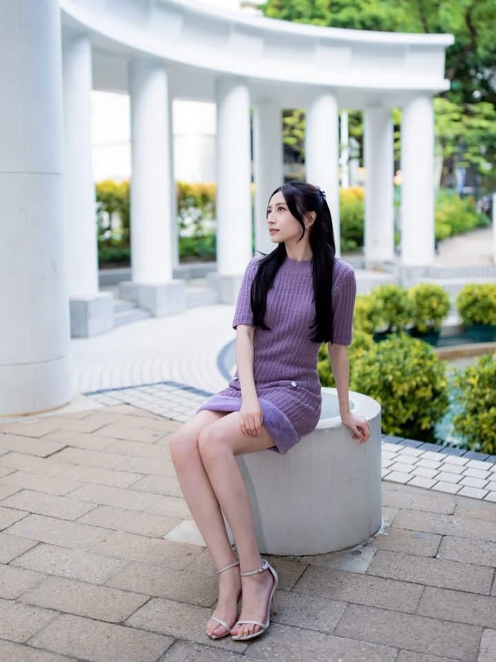 龔嘉欣在公園分享照片，展示其狀態。