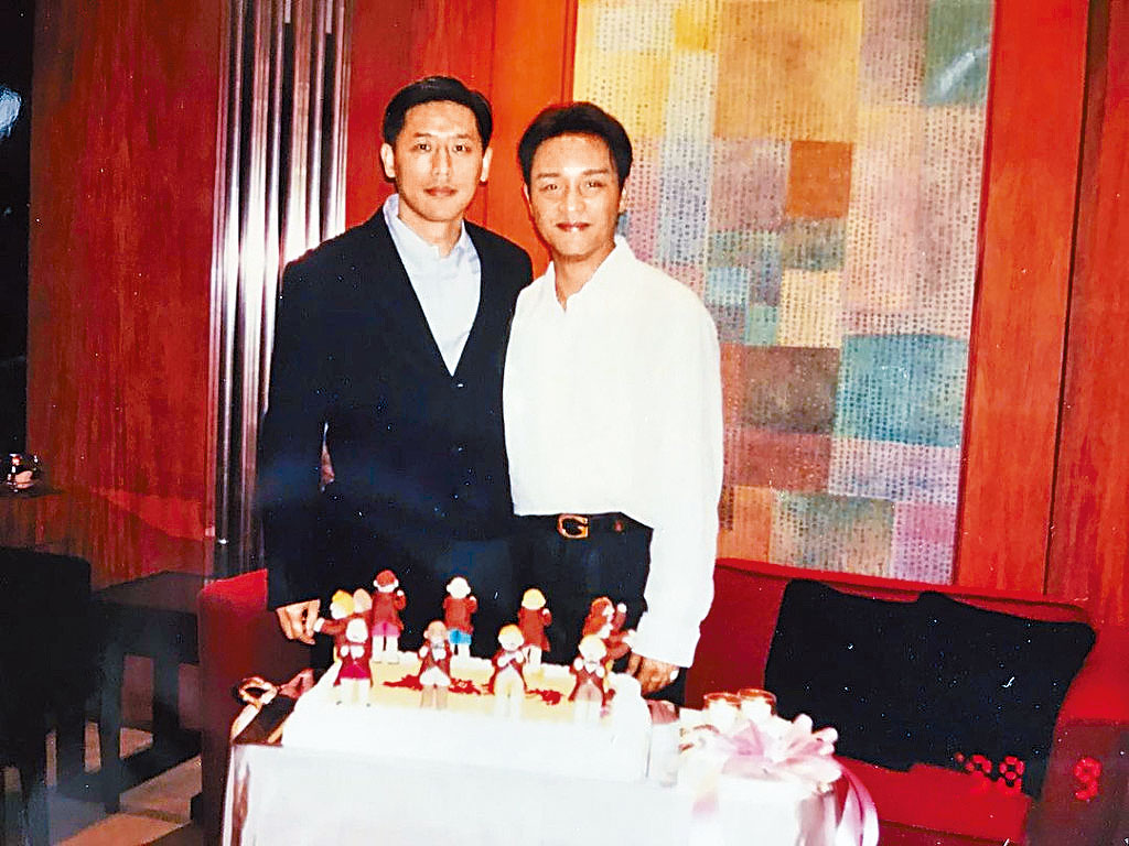 唐唐不時會晒出與哥哥的舊合照。