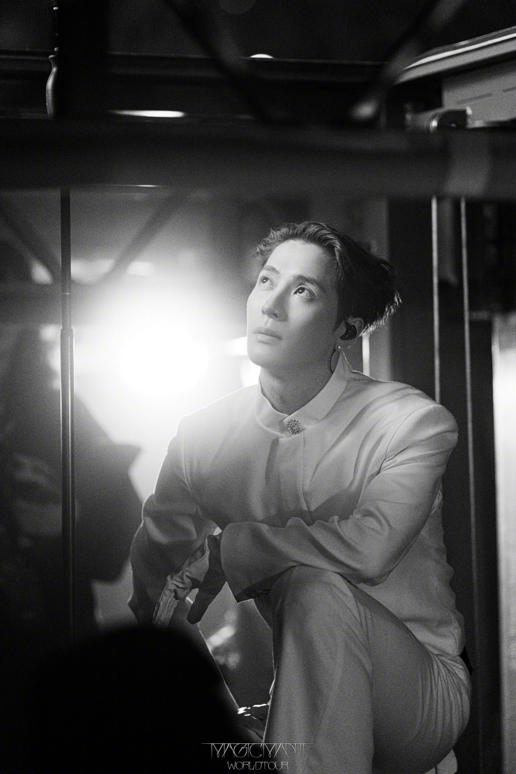 王嘉爾正忙於巡迴演唱行程。