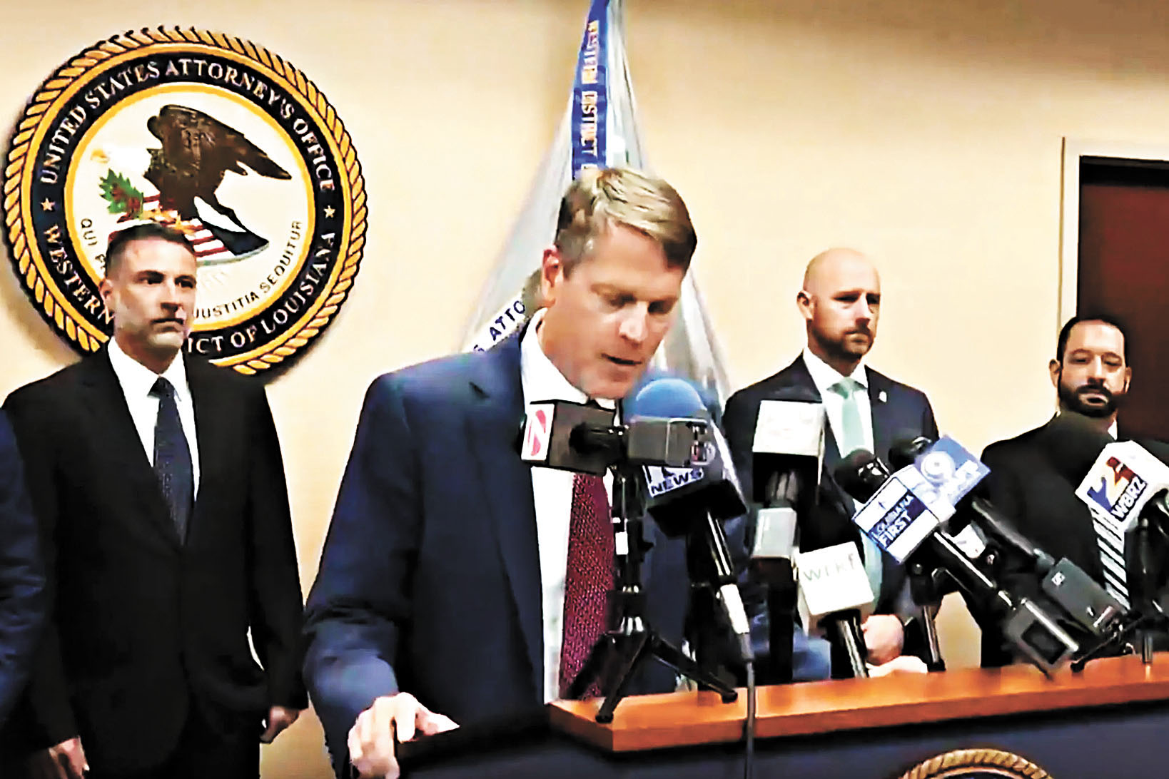 去年7月時任代理聯邦檢察官范胡克（Alexander Van Hook）將奧克代爾現任及前任警局長起訴。美聯社